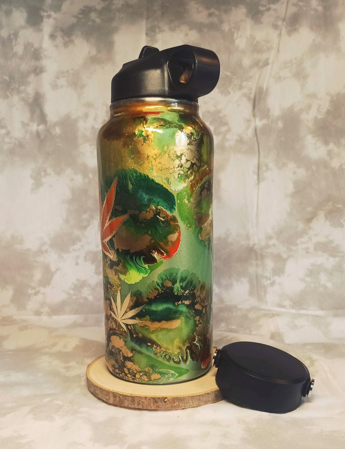 Green and Gold Pot Leaf 32 oz Stainless Steel Hydro Bottle